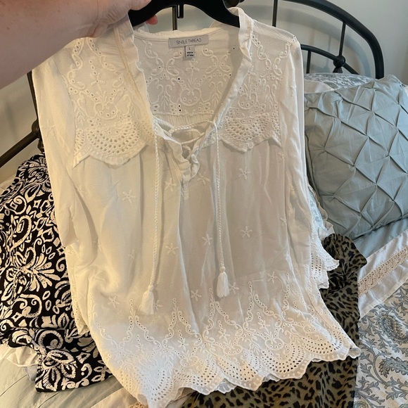 Single Thread Eyelet Top - Picture 3 of 10